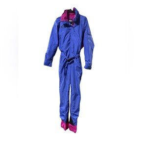 Vintage 90’s Columbia women's Bugaboo blue & pink windbreaker snowsuit. Size M
